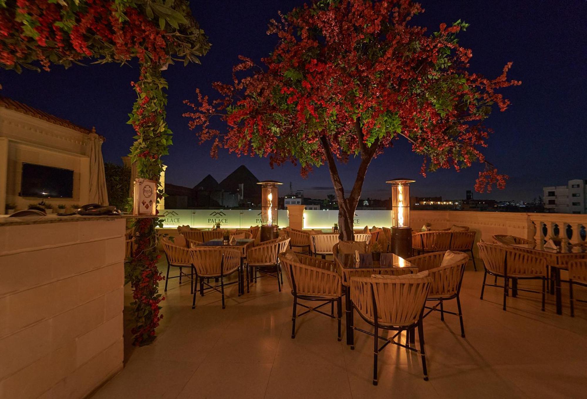 The Palace Pyramids Hotel Nazlet el-Sisi Bagian luar foto