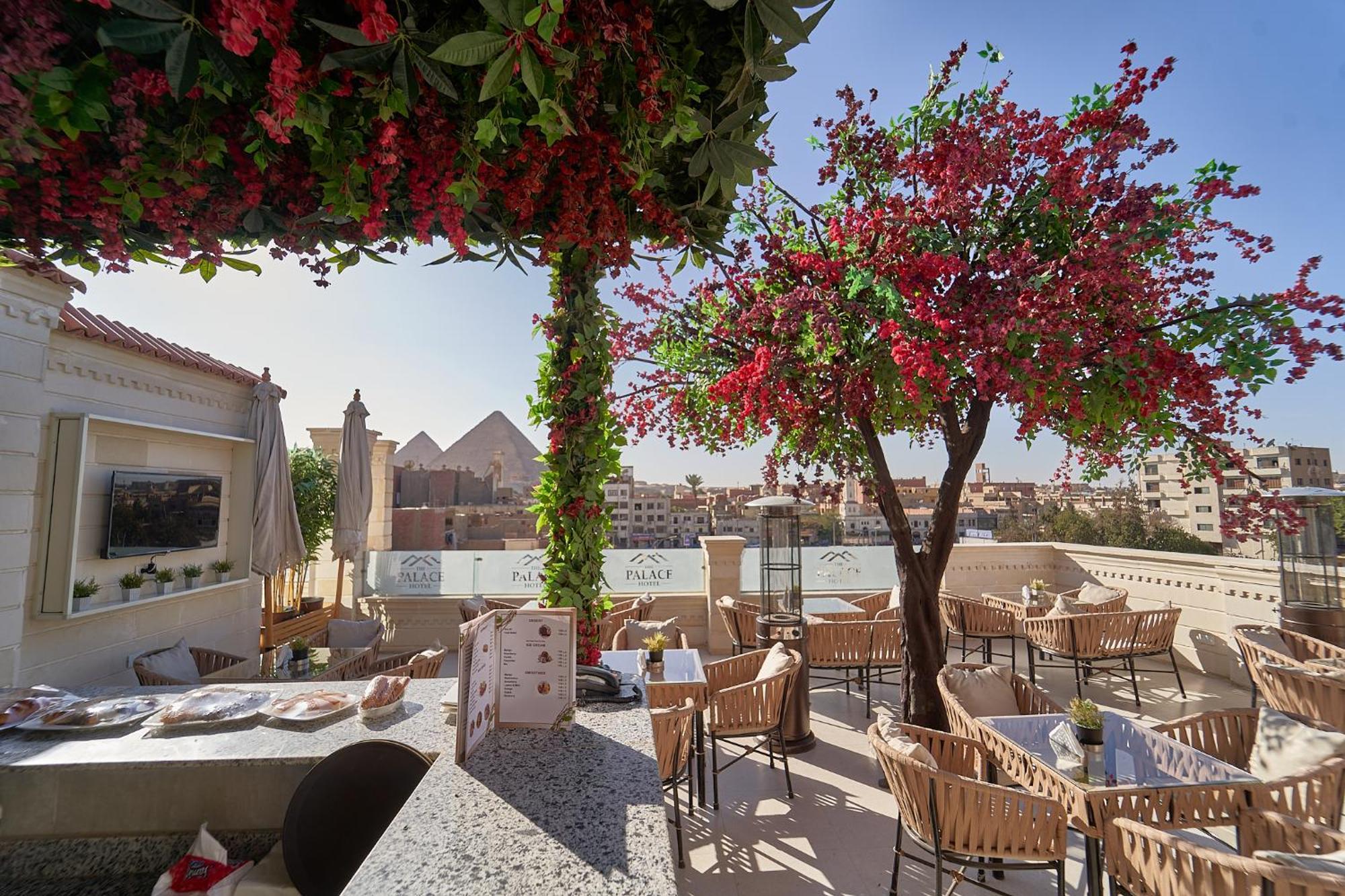 The Palace Pyramids Hotel Nazlet el-Sisi Bagian luar foto