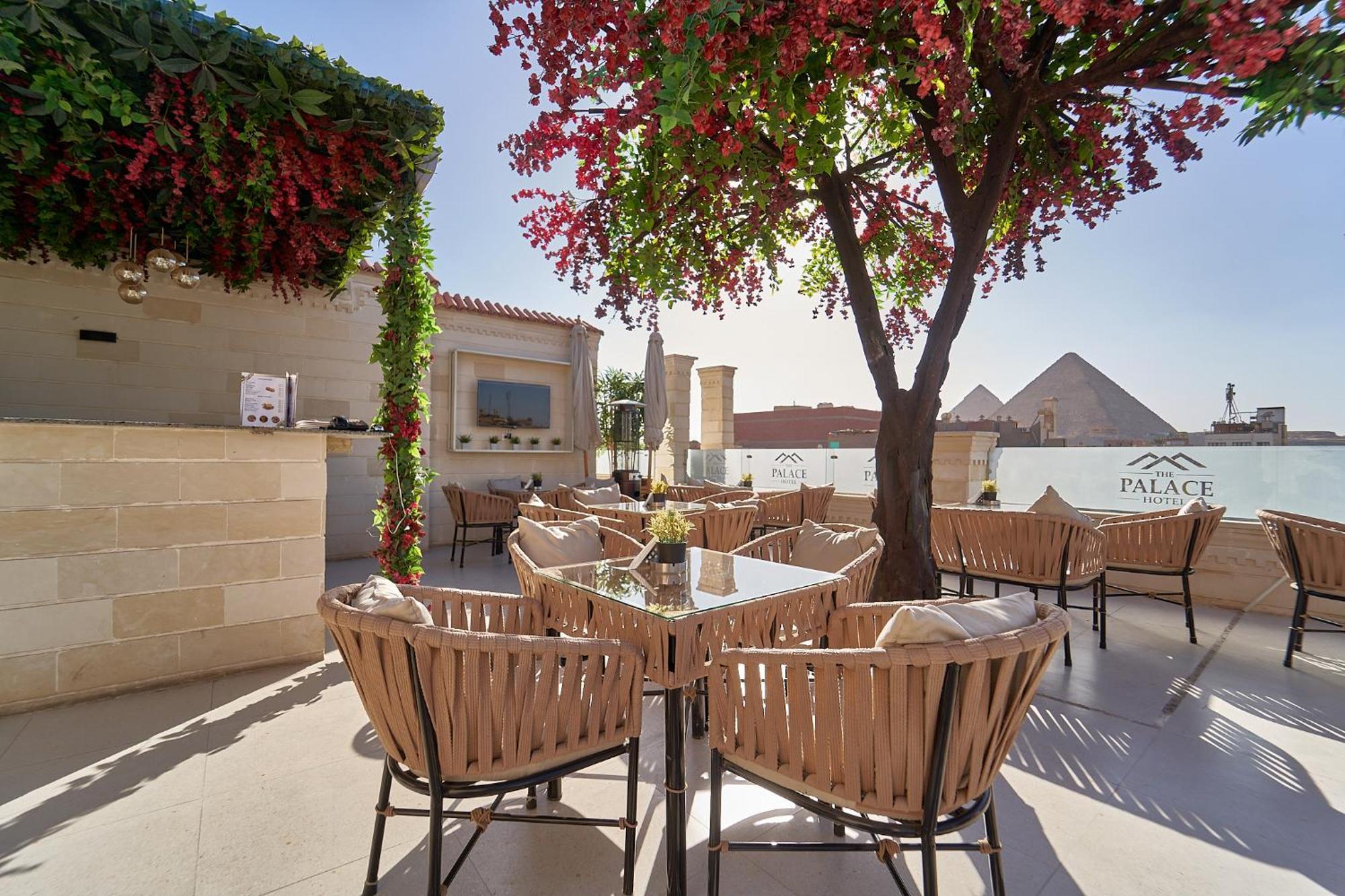 The Palace Pyramids Hotel Nazlet el-Sisi Bagian luar foto
