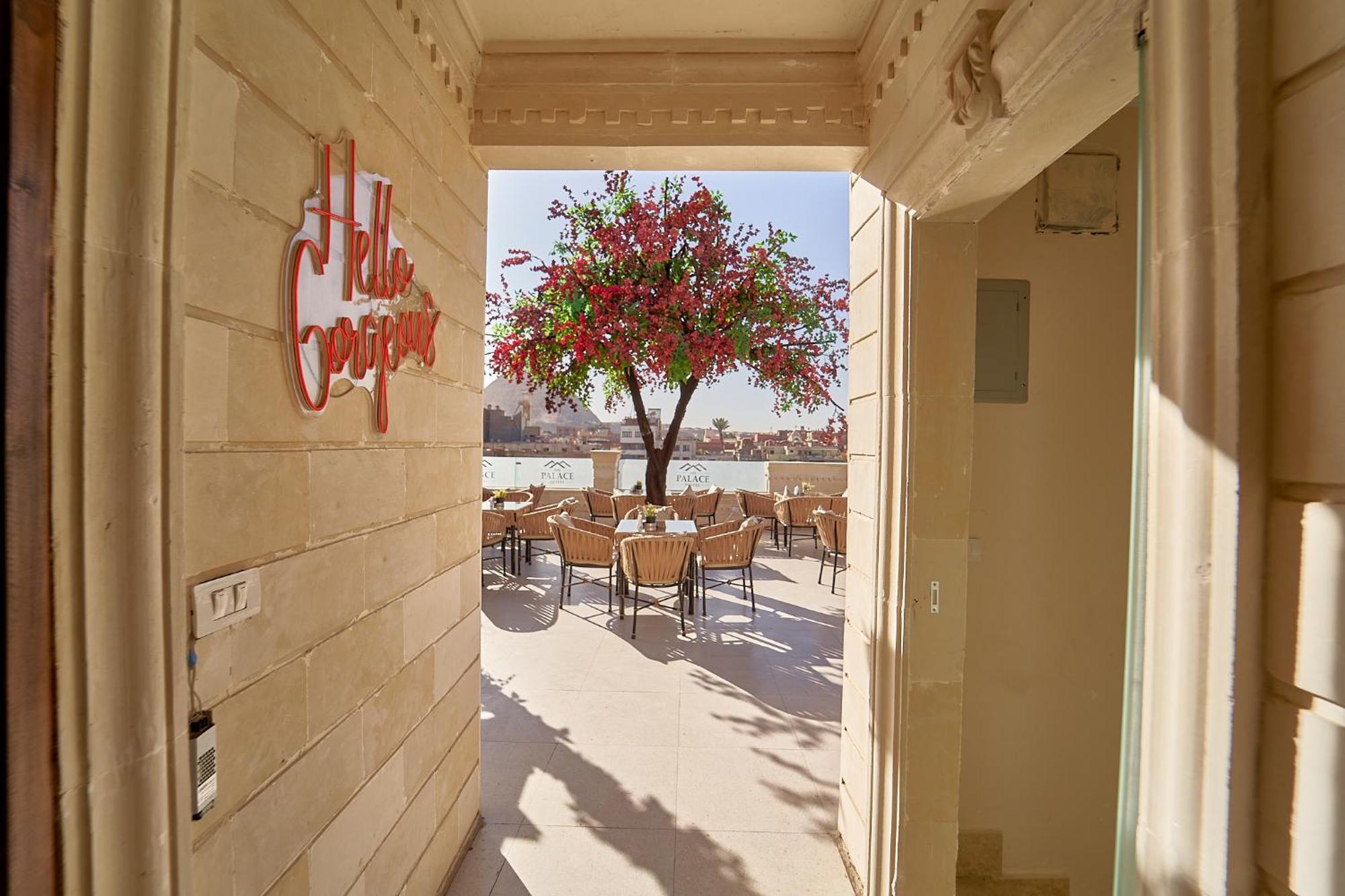 The Palace Pyramids Hotel Nazlet el-Sisi Bagian luar foto